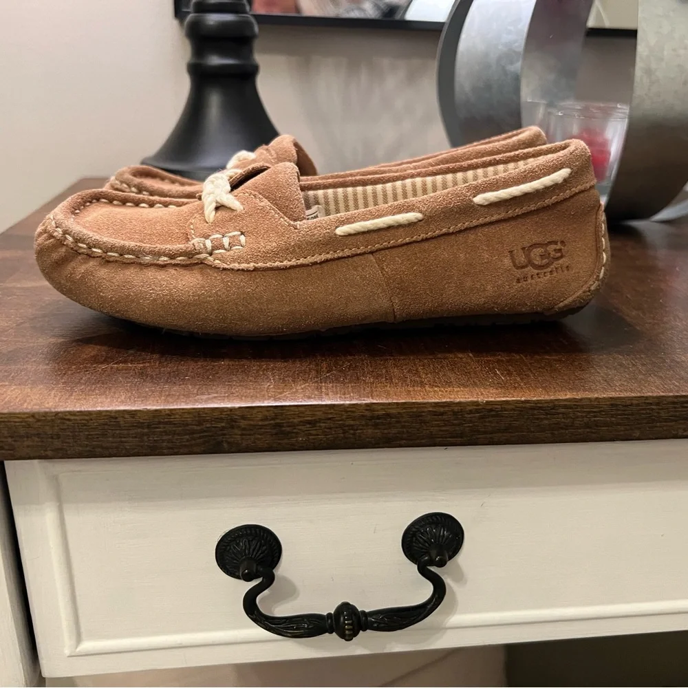 UGG Moccasin